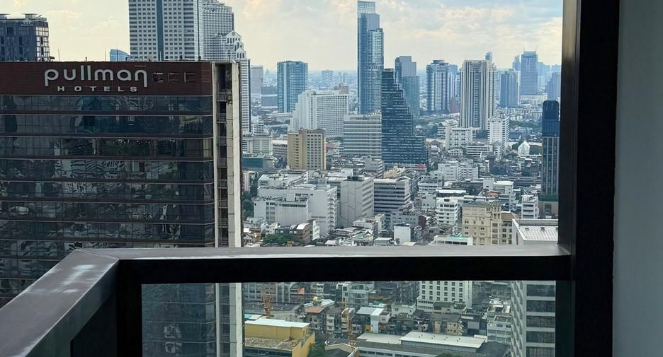 For rent 2 bedrooms condo in Bang Rak, Bangkok
