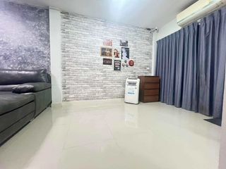 出售 和 出租 3 卧室 联排别墅 在 Saphan Sung, 曼谷