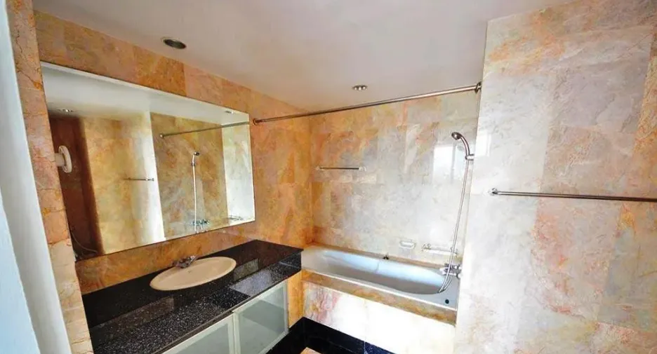 For rent 3 bedrooms condo in Watthana, Bangkok
