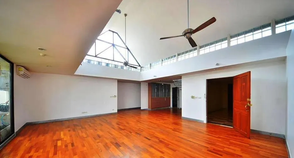 For rent 3 bedrooms condo in Watthana, Bangkok