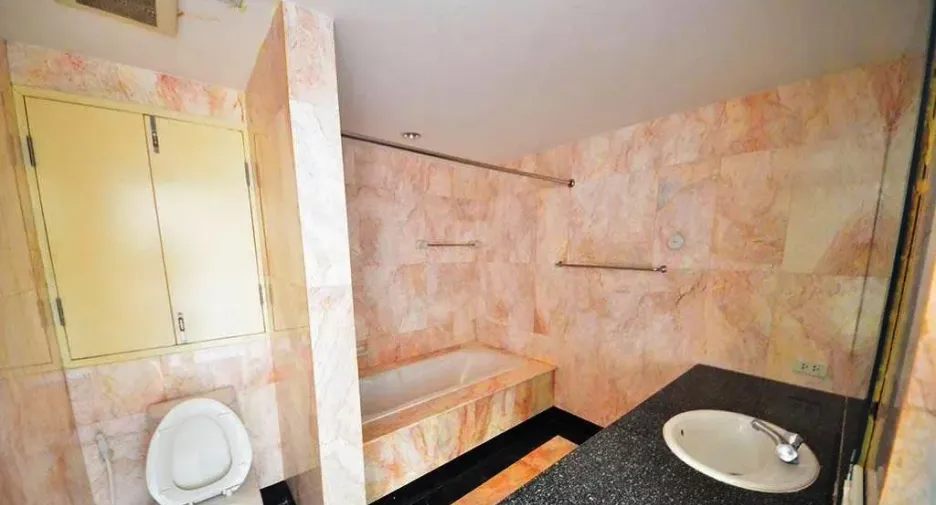 For rent 3 bedrooms condo in Watthana, Bangkok