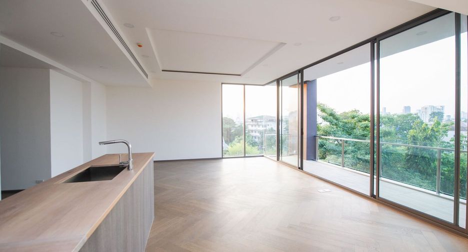For sale 2 bedrooms condo in Watthana, Bangkok