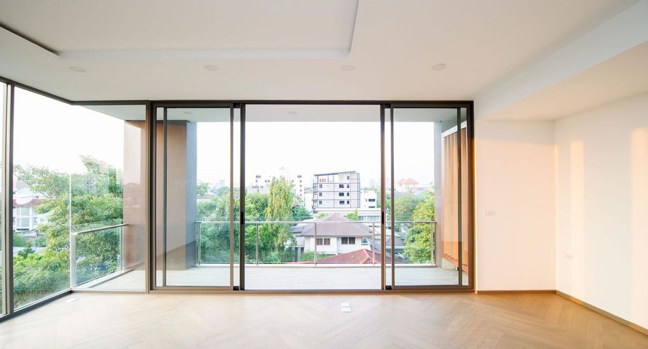 For sale 2 bedrooms condo in Watthana, Bangkok