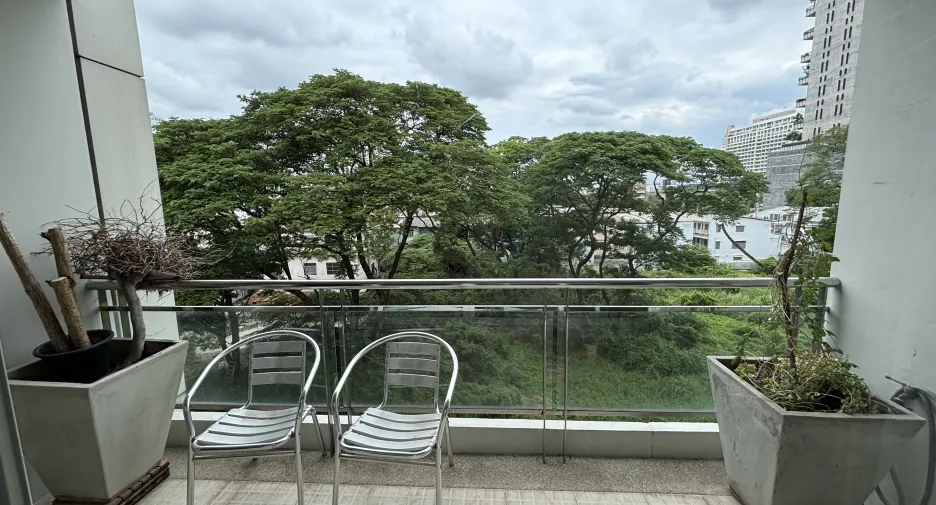 For rent 2 bedrooms condo in Yan Nawa, Bangkok