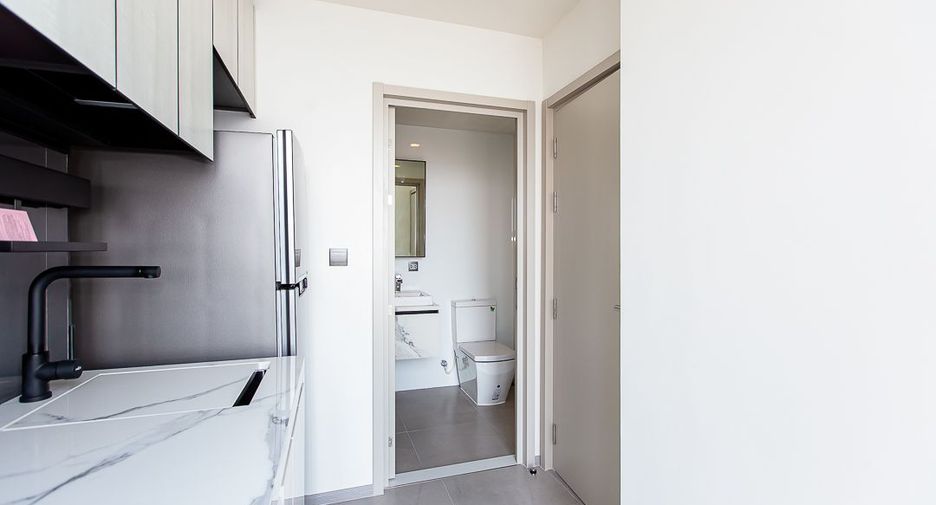 For rent 1 bed condo in Phra Khanong, Bangkok