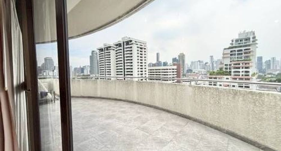 For sale 3 bedrooms condo in Watthana, Bangkok