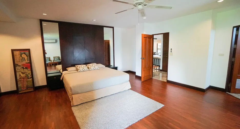For rent 3 bedrooms condo in Watthana, Bangkok