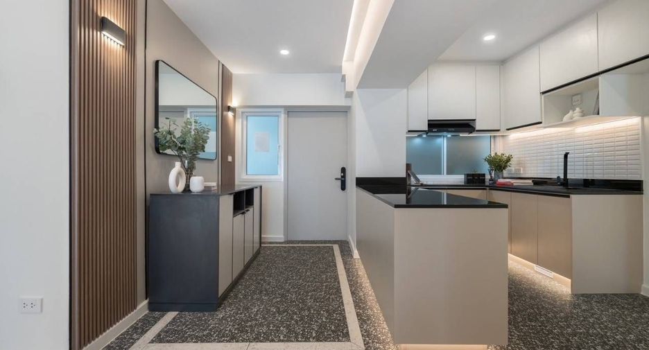 For rent 3 bedrooms condo in Watthana, Bangkok
