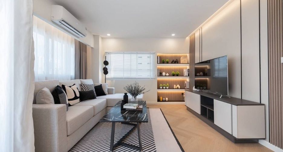 For rent 3 bedrooms condo in Watthana, Bangkok