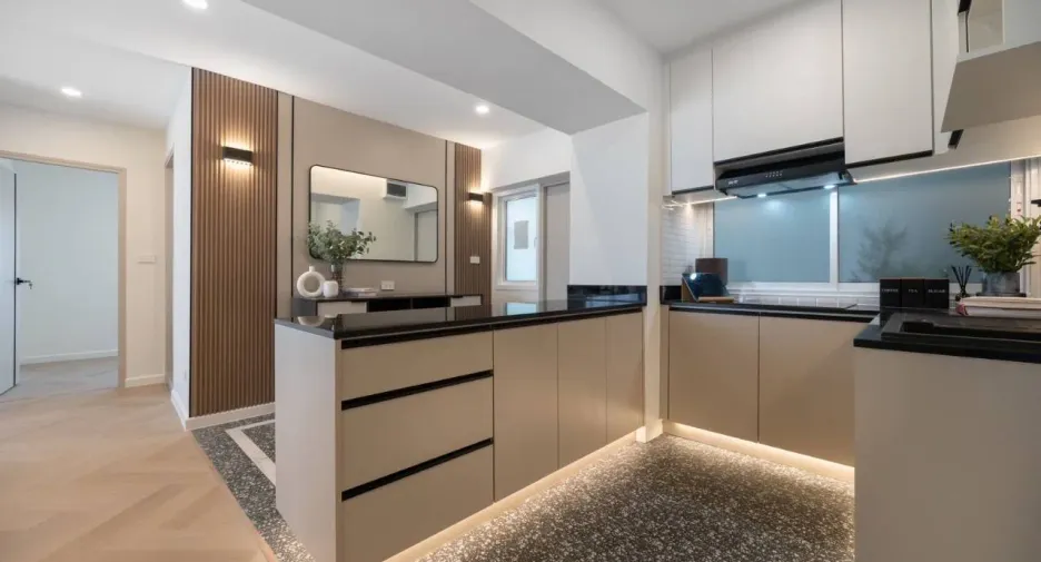 For rent 3 bedrooms condo in Watthana, Bangkok
