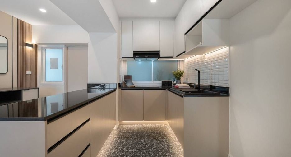 For rent 3 bedrooms condo in Watthana, Bangkok