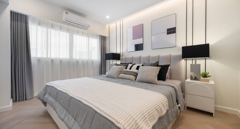 For rent 3 bedrooms condo in Watthana, Bangkok