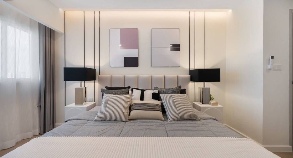For rent 3 bedrooms condo in Watthana, Bangkok