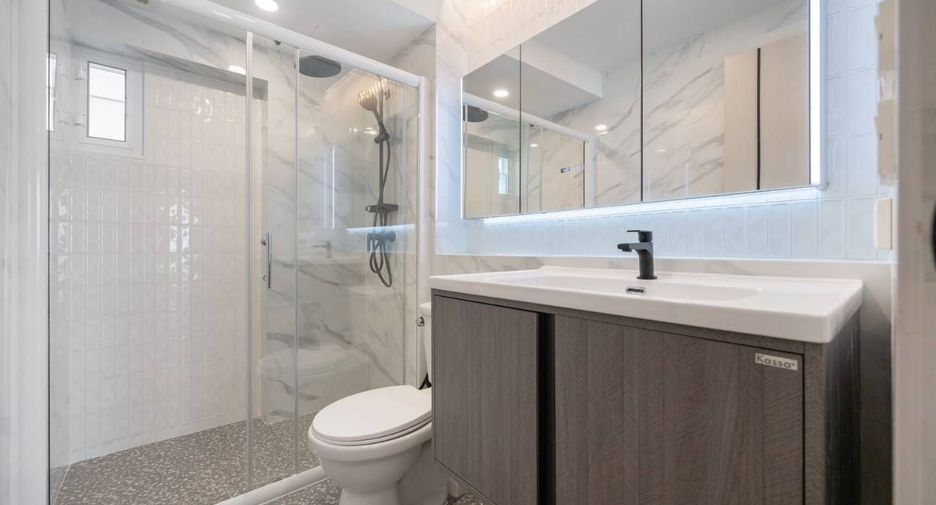 For rent 3 bedrooms condo in Watthana, Bangkok