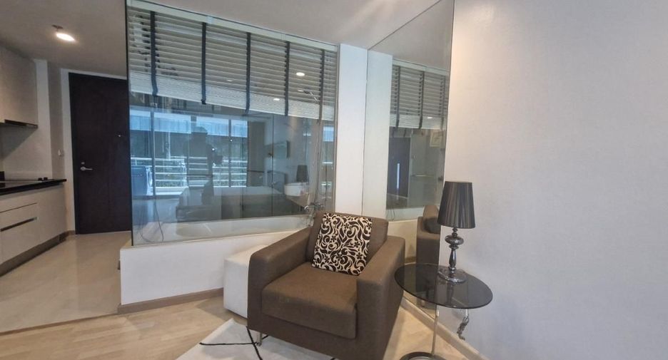 For rent 2 bedrooms condo in Pathum Wan, Bangkok