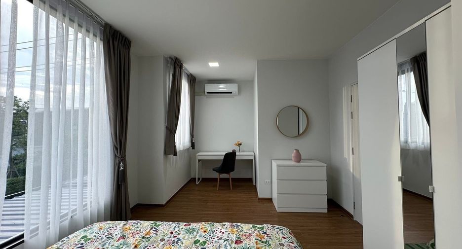 For rent 3 bedrooms house in Bang Na, Bangkok