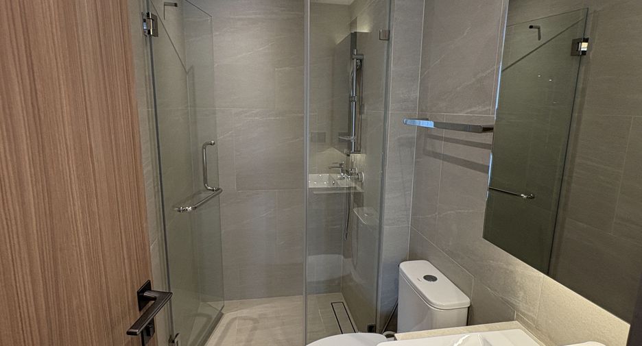 For rent 2 bedrooms apartment in Watthana, Bangkok