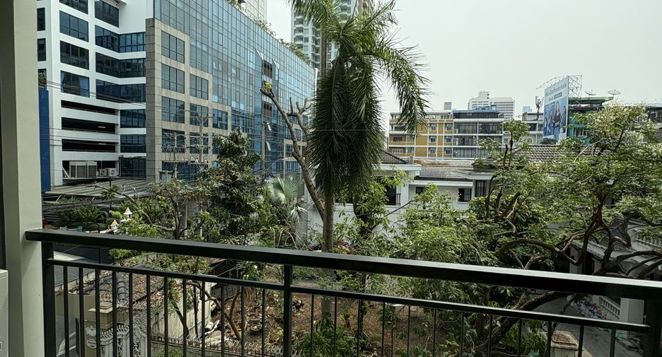 For rent 2 bedrooms apartment in Watthana, Bangkok