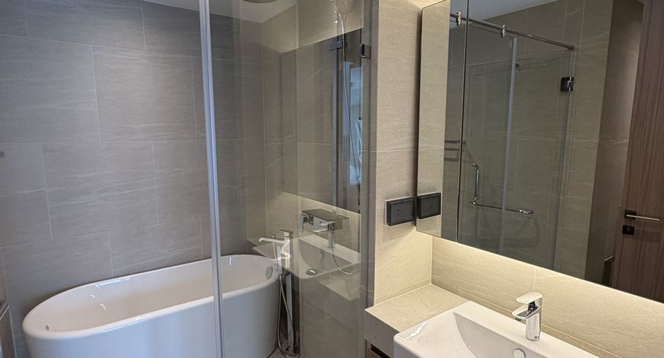 For rent 2 bedrooms apartment in Watthana, Bangkok