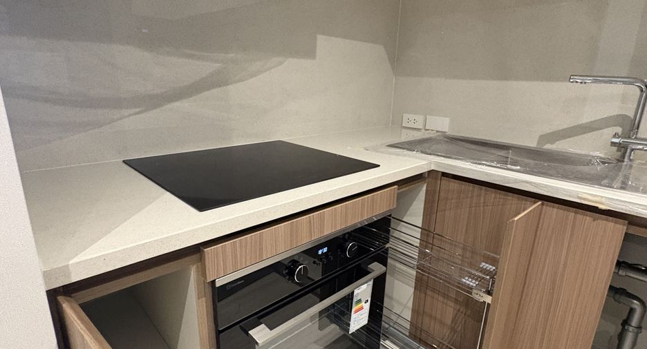For rent 2 bedrooms apartment in Watthana, Bangkok