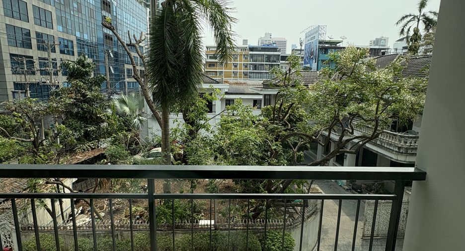 For rent 2 bedrooms apartment in Watthana, Bangkok