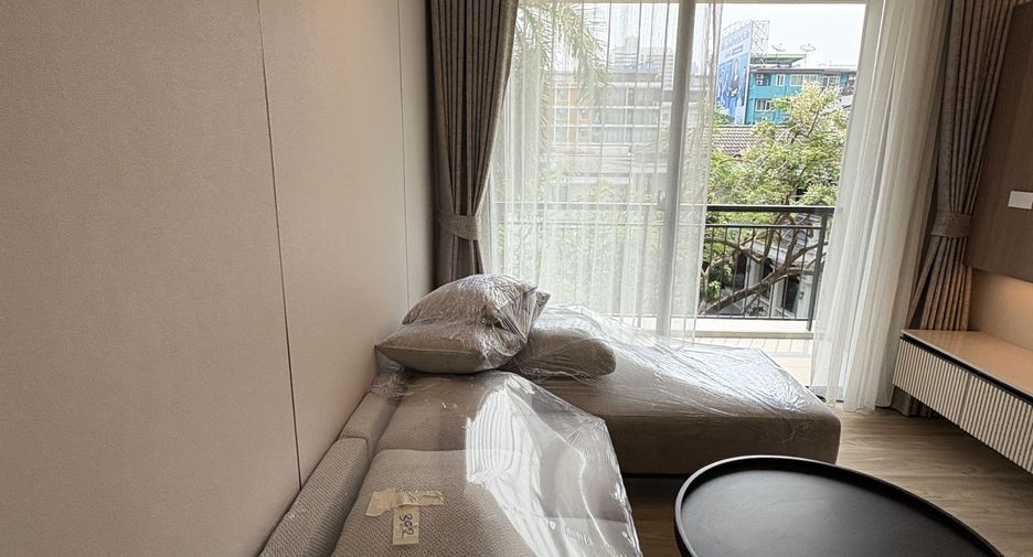 For rent 2 bedrooms apartment in Watthana, Bangkok