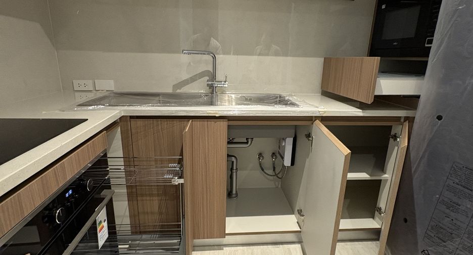 For rent 2 bedrooms apartment in Watthana, Bangkok