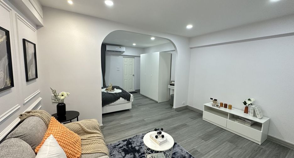 For sale studio condo in Wang Thonglang, Bangkok