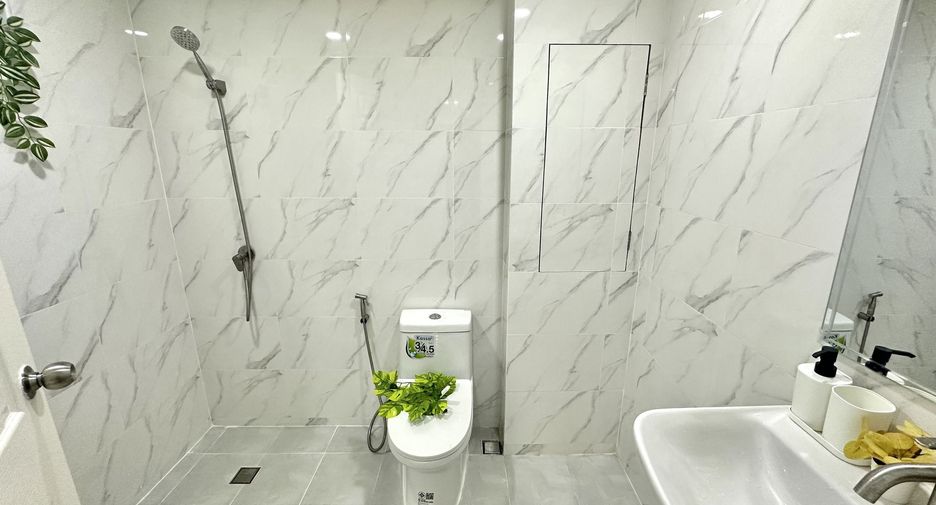 For sale studio condo in Wang Thonglang, Bangkok