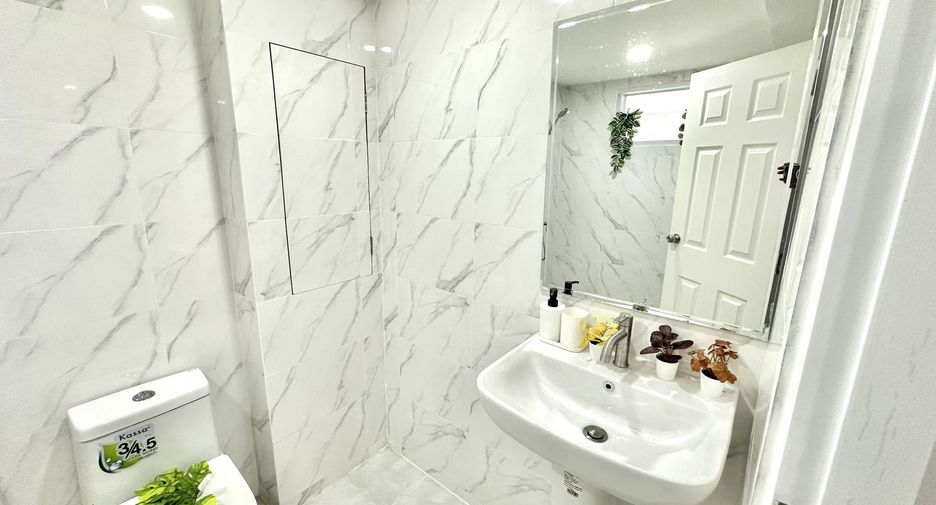 For sale studio condo in Wang Thonglang, Bangkok