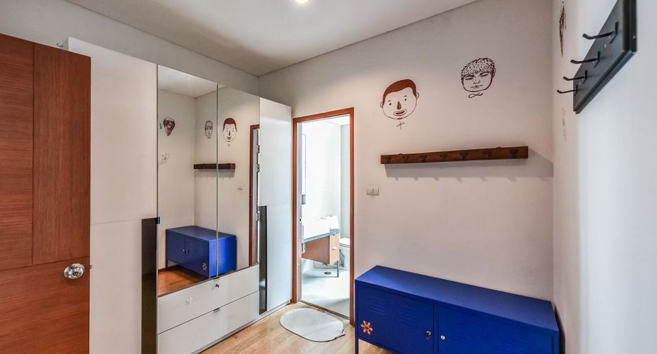 For rent 2 bedrooms condo in Khlong San, Bangkok