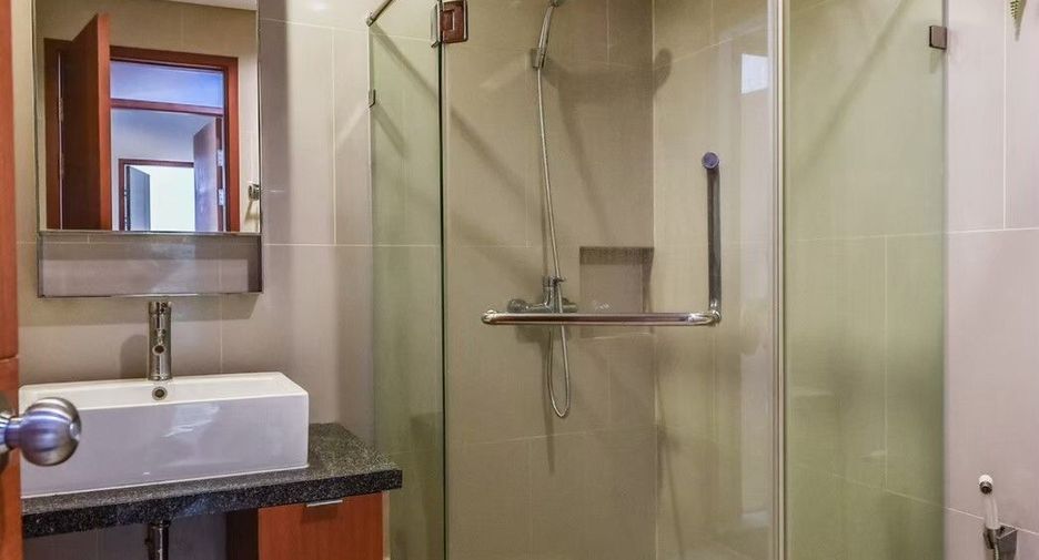 For rent 2 bedrooms condo in Khlong San, Bangkok