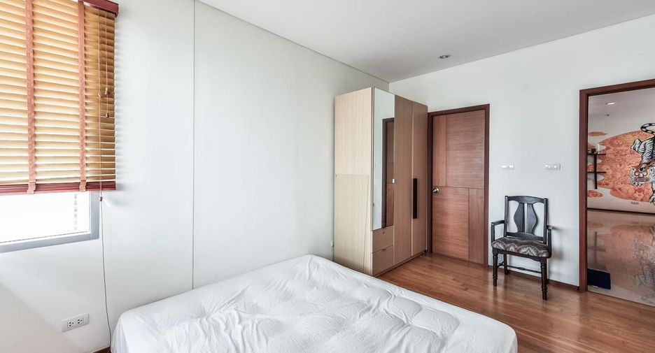 For rent 2 bedrooms condo in Khlong San, Bangkok