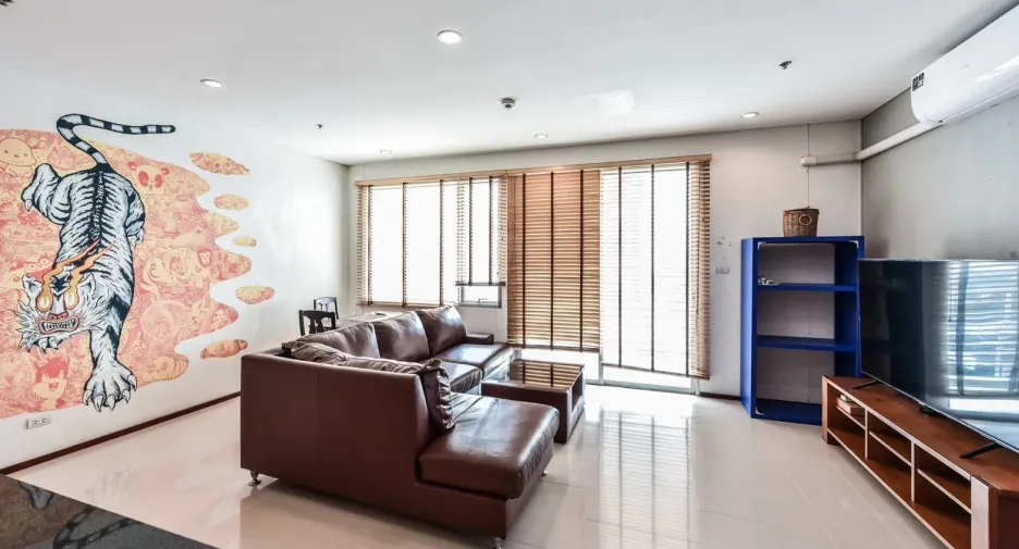 For rent 2 bedrooms condo in Khlong San, Bangkok