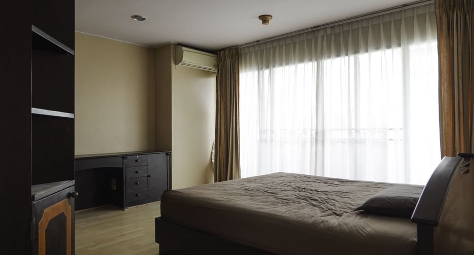 For rent 2 bedrooms condo in Watthana, Bangkok