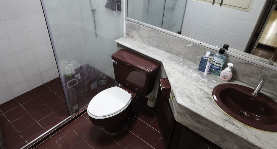 For rent 2 bedrooms condo in Watthana, Bangkok