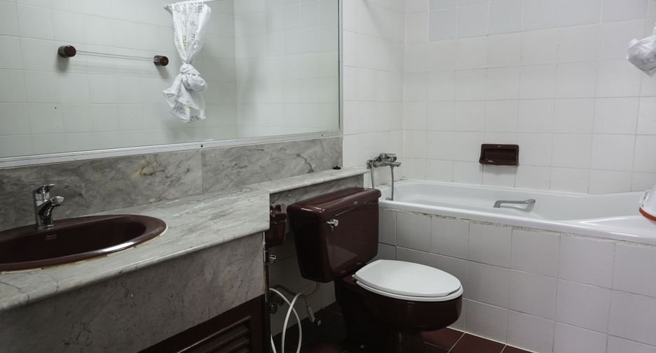 For rent 2 bedrooms condo in Watthana, Bangkok