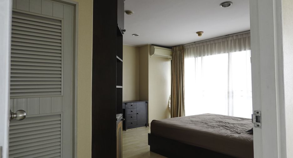 For rent 2 bedrooms condo in Watthana, Bangkok