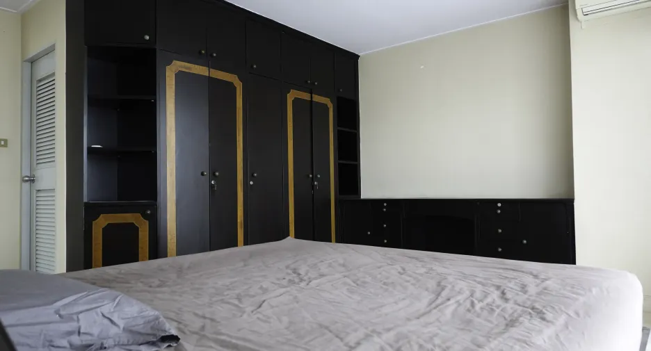 For rent 2 bedrooms condo in Watthana, Bangkok