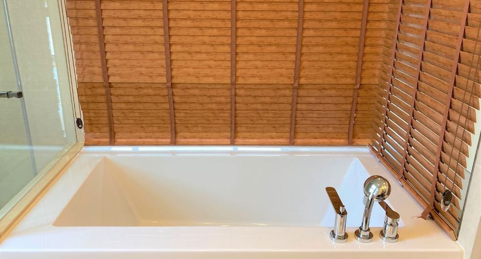 For rent 2 bedrooms condo in Watthana, Bangkok