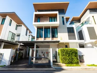For sale 3 bedrooms house in Suan Luang, Bangkok