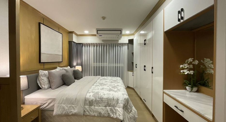 For rent 2 bedrooms condo in Pathum Wan, Bangkok