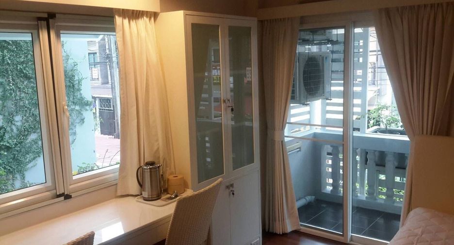 For rent 2 bedrooms townhouse in Bang Na, Bangkok
