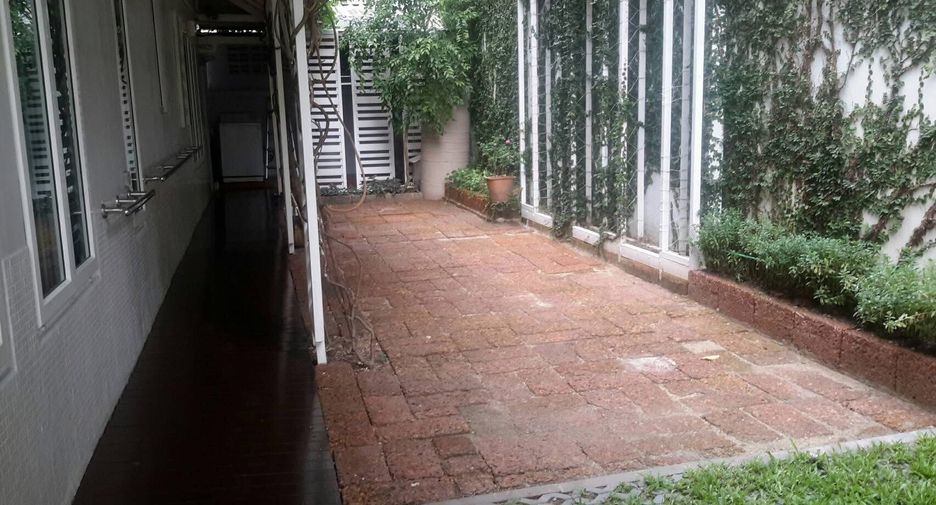 For rent 2 bedrooms townhouse in Bang Na, Bangkok