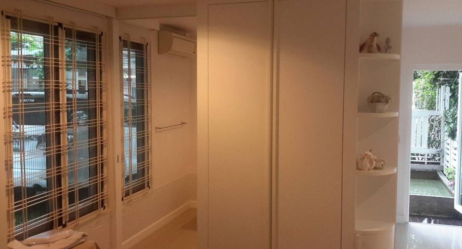 For rent 2 bedrooms townhouse in Bang Na, Bangkok