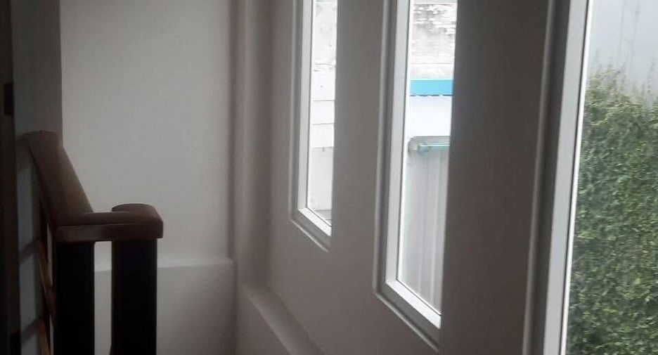 For rent 2 bedrooms townhouse in Bang Na, Bangkok