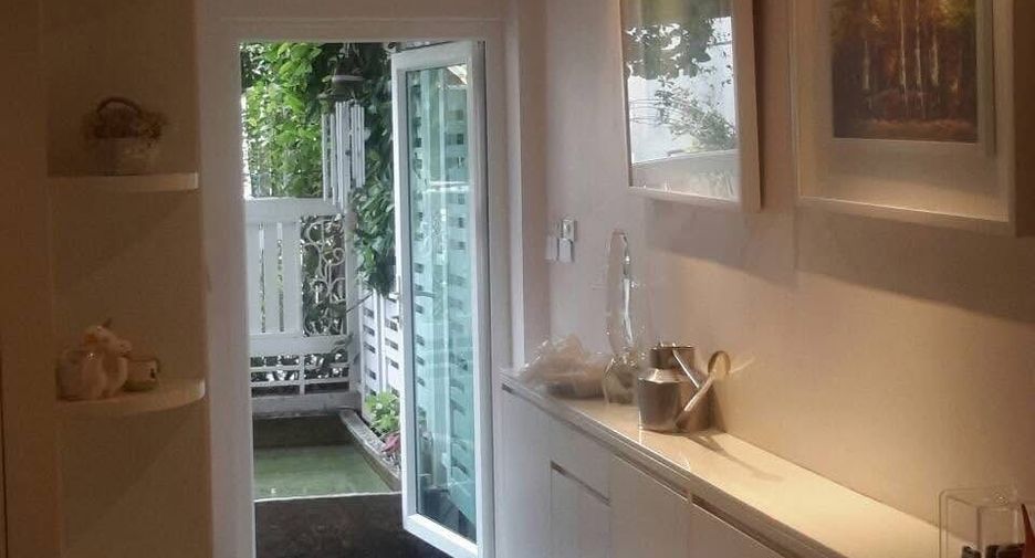 For rent 2 bedrooms townhouse in Bang Na, Bangkok