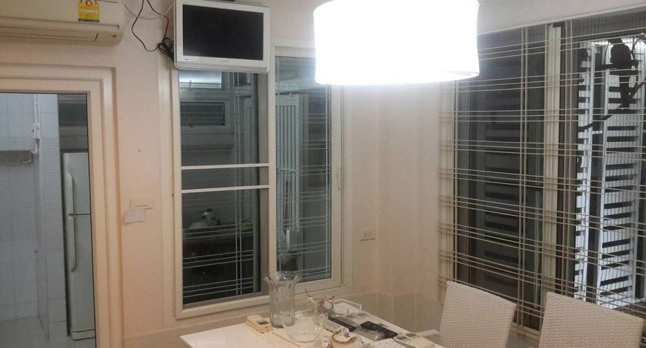 For rent 2 bedrooms townhouse in Bang Na, Bangkok