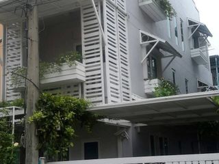 For rent 2 bedrooms townhouse in Bang Na, Bangkok