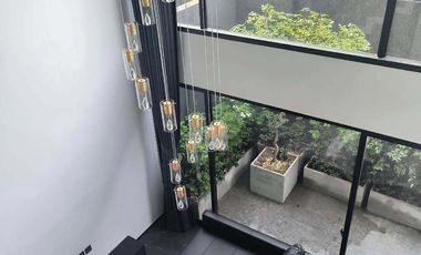 For rent 4 bedrooms townhouse in Huai Khwang, Bangkok